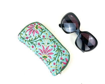 etui à lunettes de soleil leger et peu encombrant couleur feu d'artifice