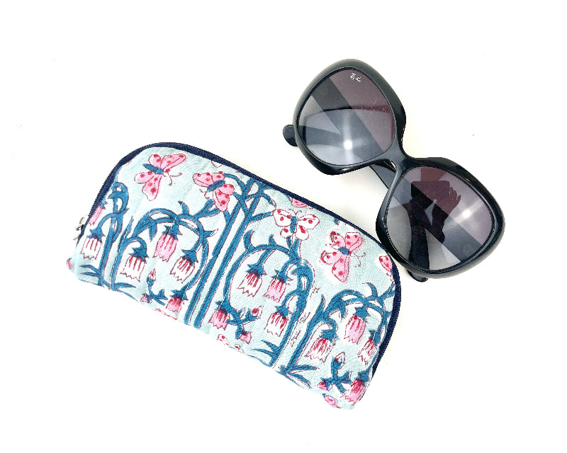 Etui_a_lunette_de_soleil_papillon_bleu_et_rose