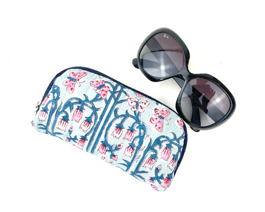 Etui_a_lunette_de_soleil_papillon_bleu_et_rose