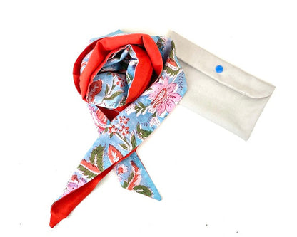petit foulard couleur bleu ciel