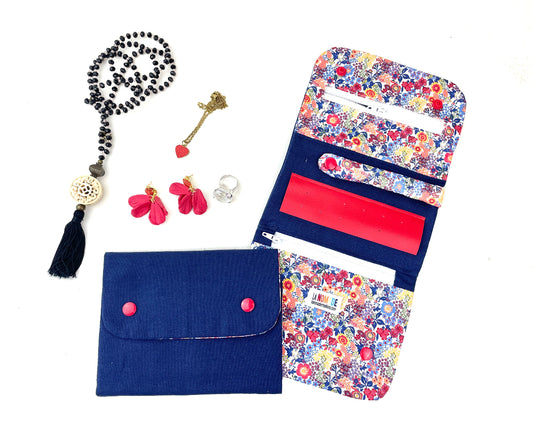 Trousse_a_bijoux_plate_compartimentee_bleue