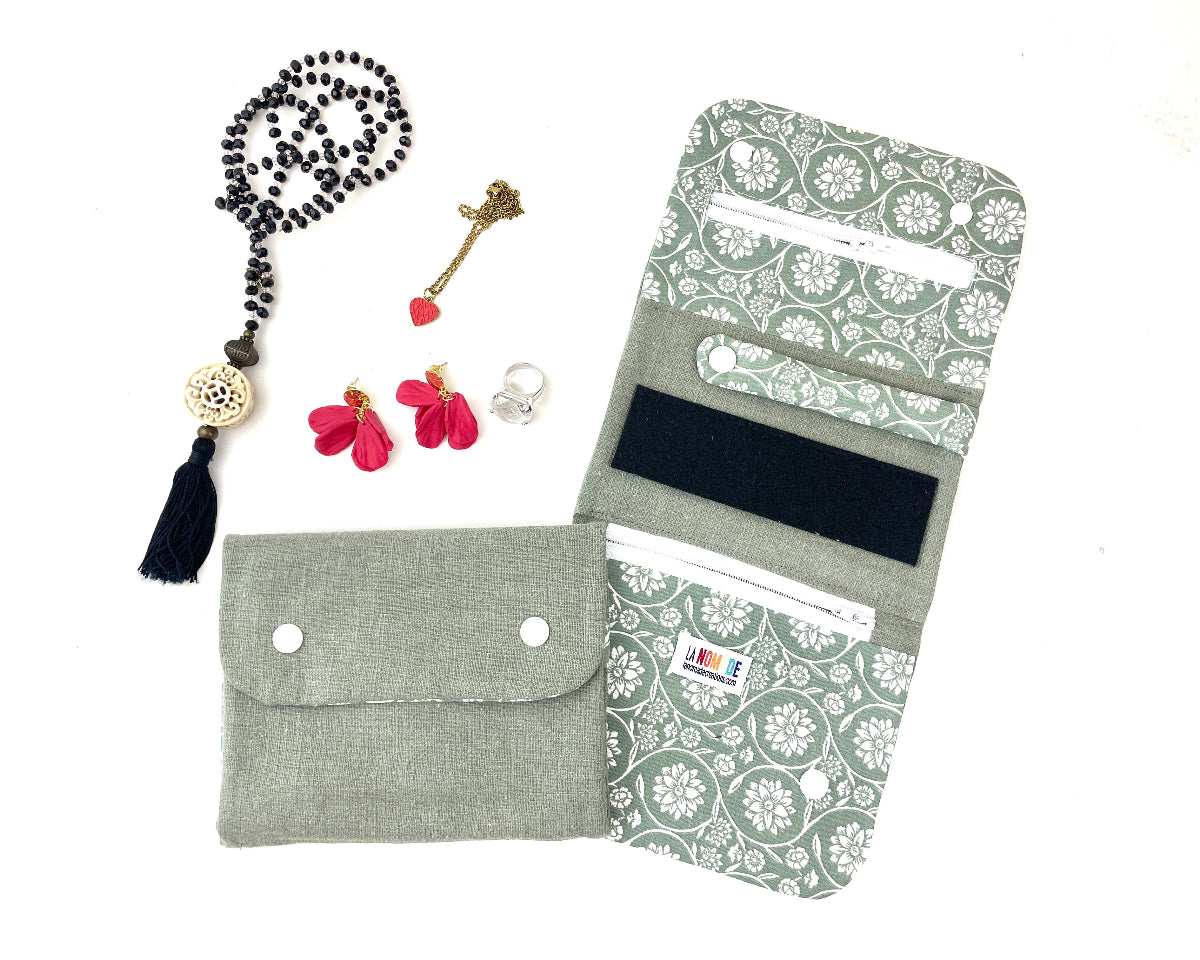 Trousse_a_bijoux_plate_compartimentee_kaki
