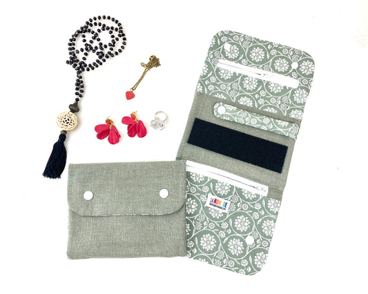 Trousse_a_bijoux_plate_compartimentee_kaki