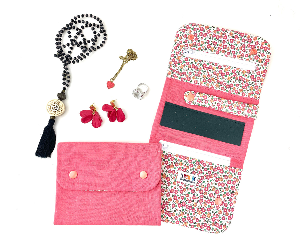 Trousse_a_bijoux_plate_compartimentee_rose