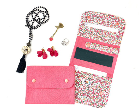 Trousse_a_bijoux_plate_compartimentee_rose