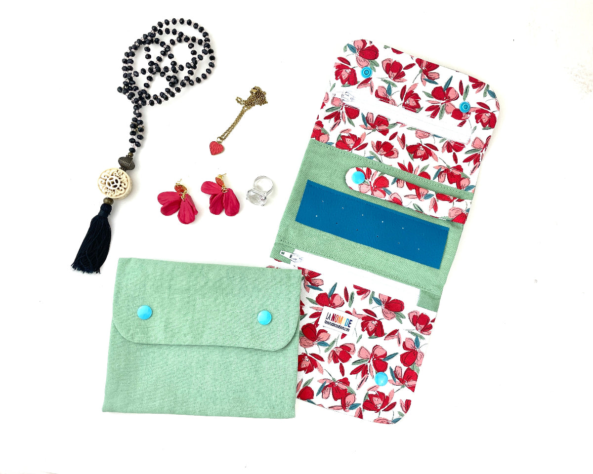 Trousse_a_bijoux_plate_compartimentee_verte