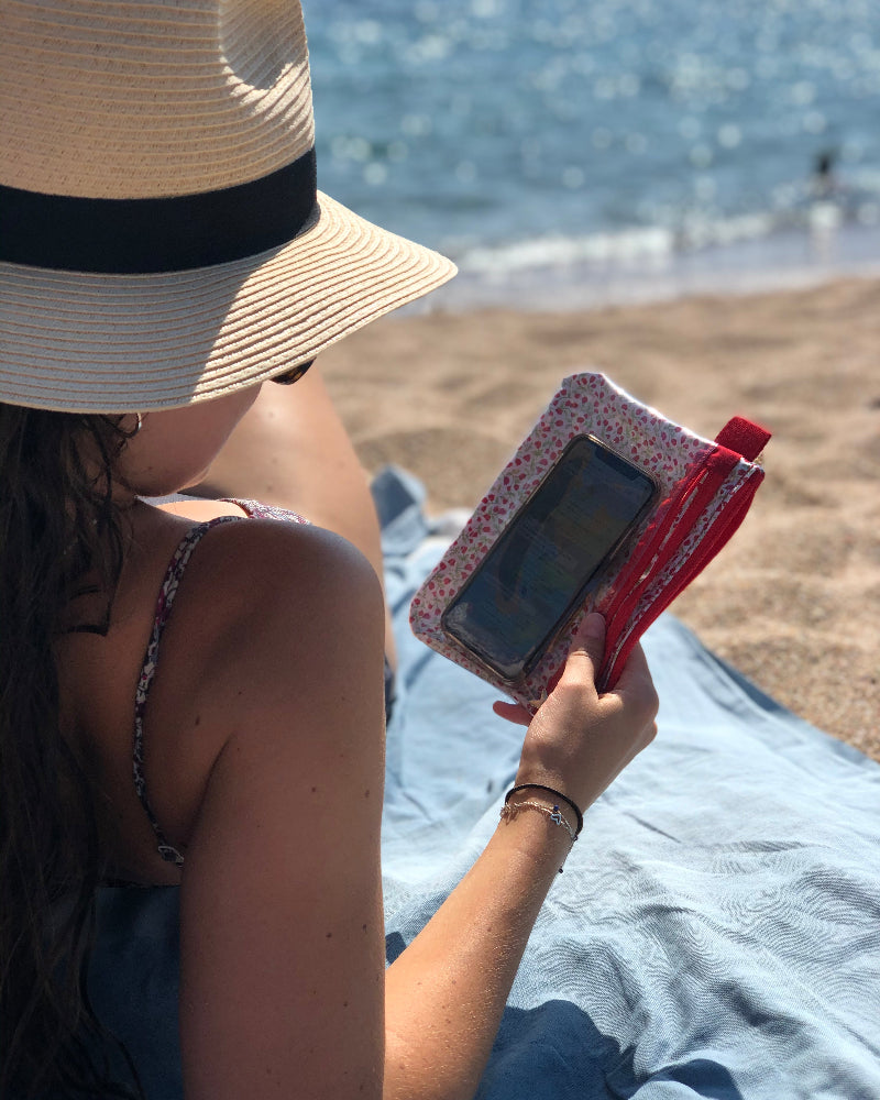 Trousse tactile smartphone pour la plage