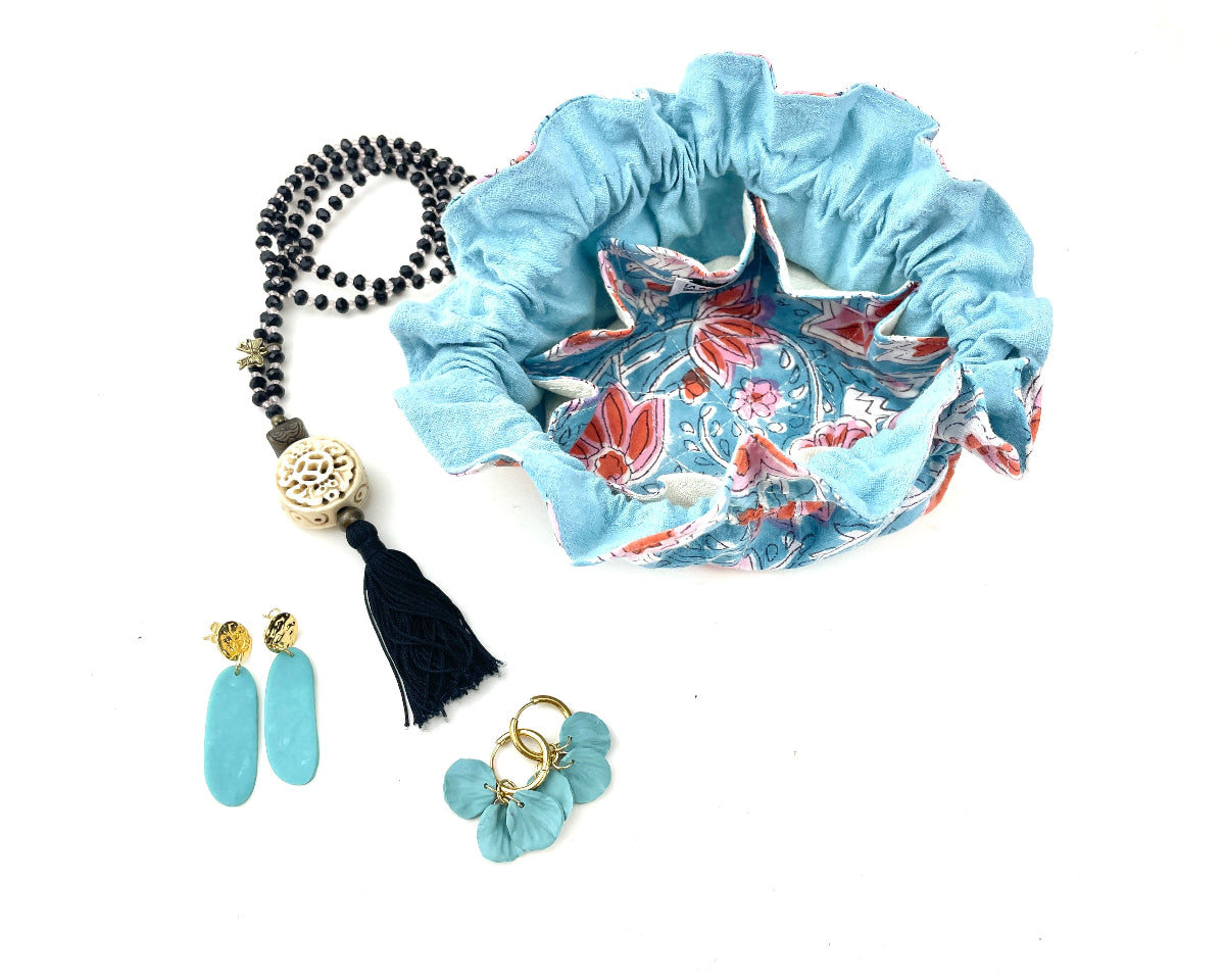 aumoniere_a_bijoux_bleu_ciel_la_nomade_
